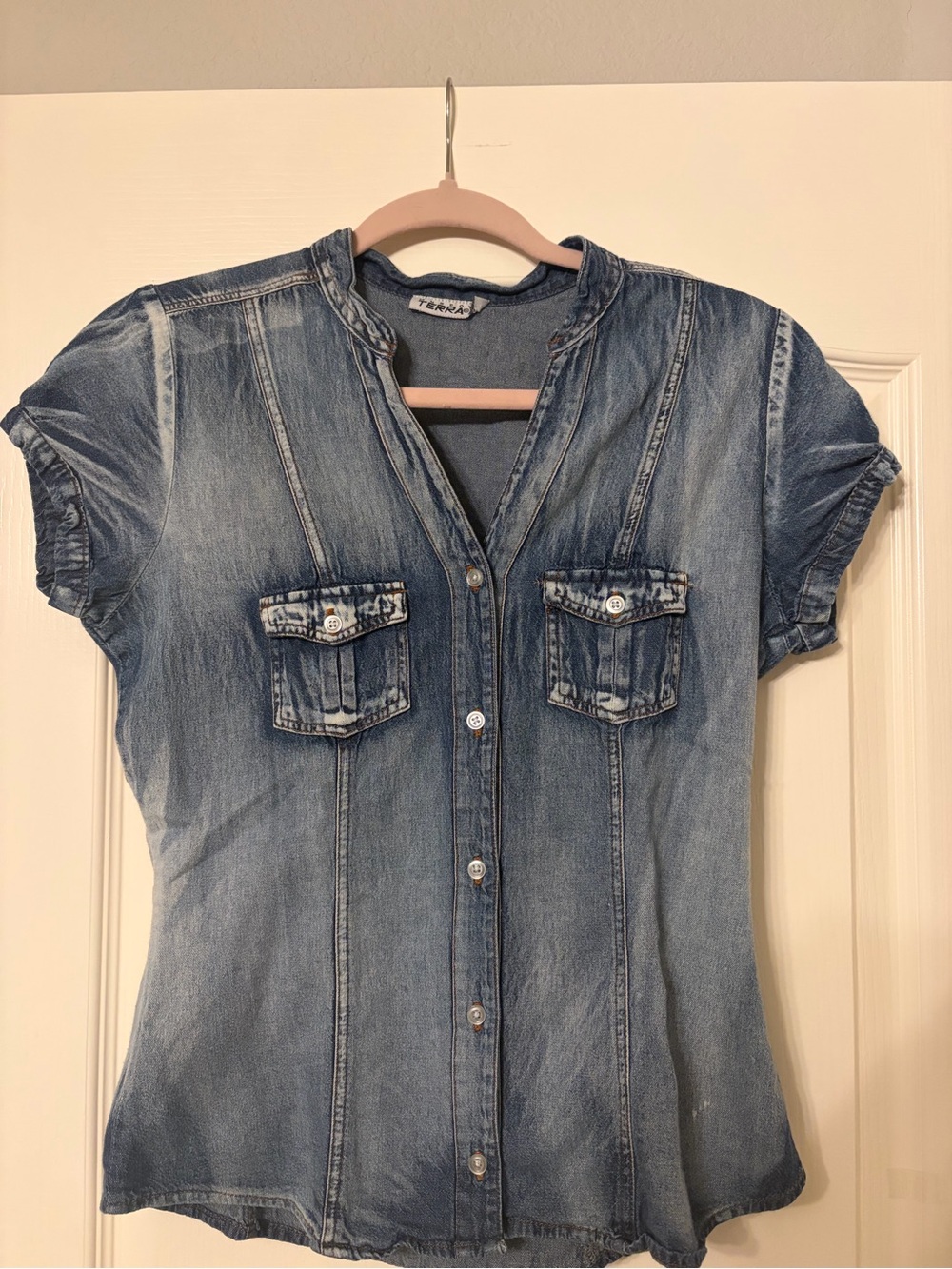 Women's Short-Sleeve Washed Denim Button-Down Shirt
